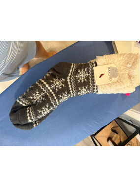 Women's Cozy Hub Snowflake Pattern Socks One Size Black and White